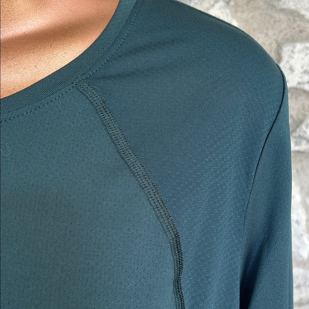 Activewear Top - Picture 3 of 6